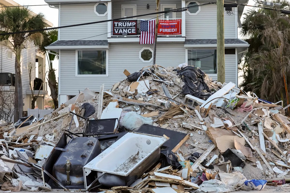 MarioNawfal's tweet photo. 🚨 NYT WON’T CORRECT TRUMP-FEMA STORY

The New York Times hasn’t corrected an Oct. 4 fact-check falsely claiming Trump lied about FEMA neglecting pro-Trump homes. 

FEMA confirmed a worker ordered staff to avoid homes with Trump signs, leading to the worker’s firing. 

Despite evidence, the Times article remains unchanged. 

The House Oversight Committee is now investigating, while critics slam the paper for ignoring facts.

Source: NY Post