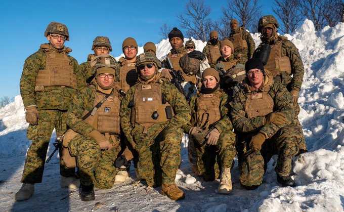 2 pic. Happy Birthday Marines !! ? https://t.co/ksJkOFhAY4