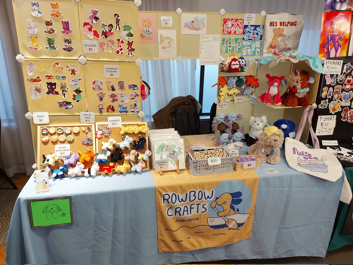 rowbowss's tweet image. I forgot to post my table from howloween yesterday! Still here just less stuff