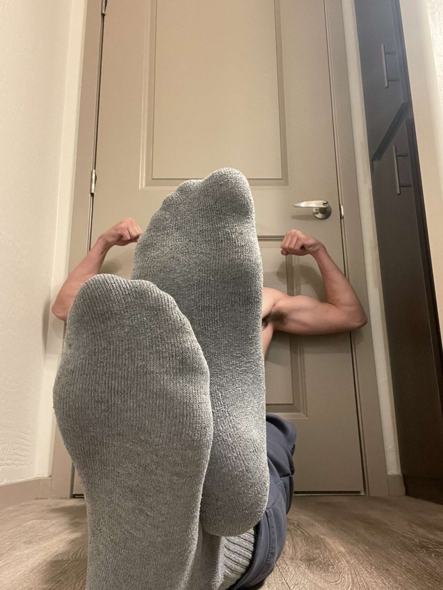 master0drew's tweet photo. It’s $ervice $unday 💸

I haven’t been active much lately but still getting sends 💰

That should tell you how amazing I am 😎

Feed my greediness and watch as I humiliate you in my dms 🤑

#findom #feet #cashapp #servicesunday #alphamale https://t.co/pcpFFdmgyk