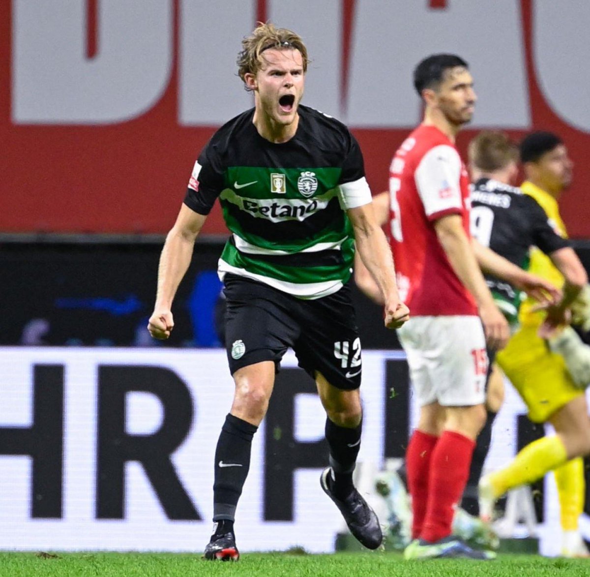 Sporting_CPAdep's tweet photo. “Não interessa quem é o homem do jogo deste jogo, interessa que mostrámos o carácter desta equipa, a mentalidade e estou muito orgulhoso. Queríamos dar uma vitória ao Amorim no seu último jogo, portanto estamos muito felizes.” 💚

🗣️ Morten Hjulmand https://t.co/LqzbF6CTZB