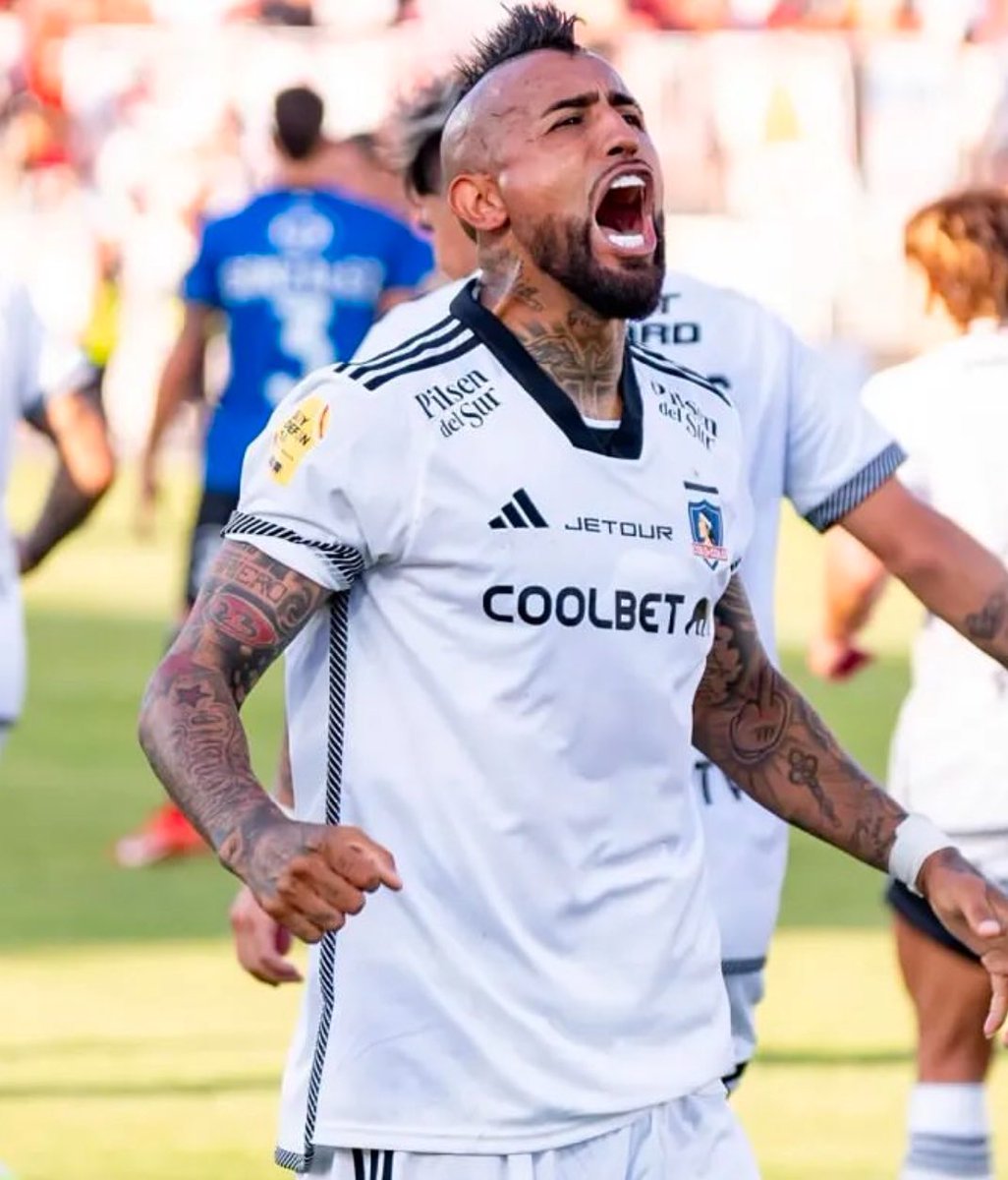 Con ustedes, el mejor jugador de chile señoras y señores!!! 

#VamosColoColo 

🤟🤟