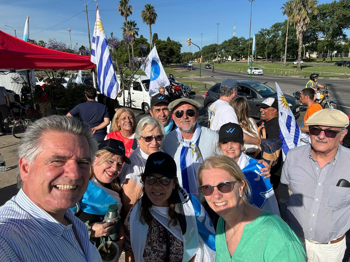 GerardoAmarilla's tweet photo. Tarde de militancia en Nuevo Centro y Antel Arena junto con la Coalición Multicolor en Montevideo 💪 Un país en Marcha @AlvaroDelgadoUy https://t.co/o9dUwuBu4r