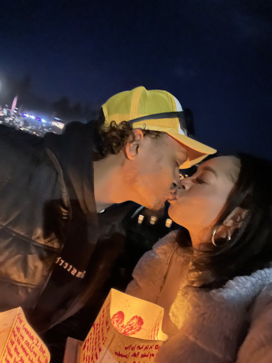 CedessDoe's tweet photo. Water lantern festival ❤️ https://t.co/tZpTfowf8h