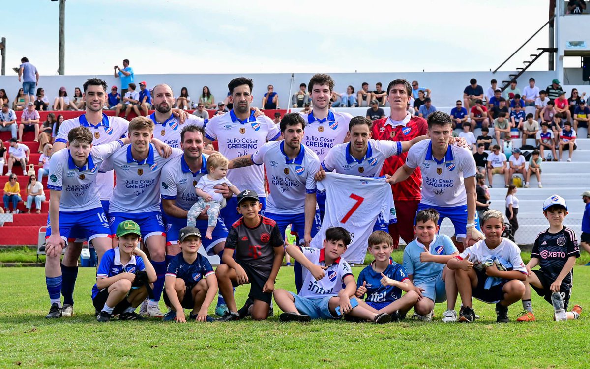 NacionalNH1910's tweet photo. #LigaMayor | Final de la primera final

@NacionalNH1910 1 La Granja 1

⚽️ @AckCab 

Próximo fin de semana la vuelta en Juan Lacaze. Quedan 90 y hay que jugarlo como sabemos. Todos juntos, vamo el bolso 🔵⚪️🔴

#ClubdeCampeones https://t.co/JOJvgQSIWe