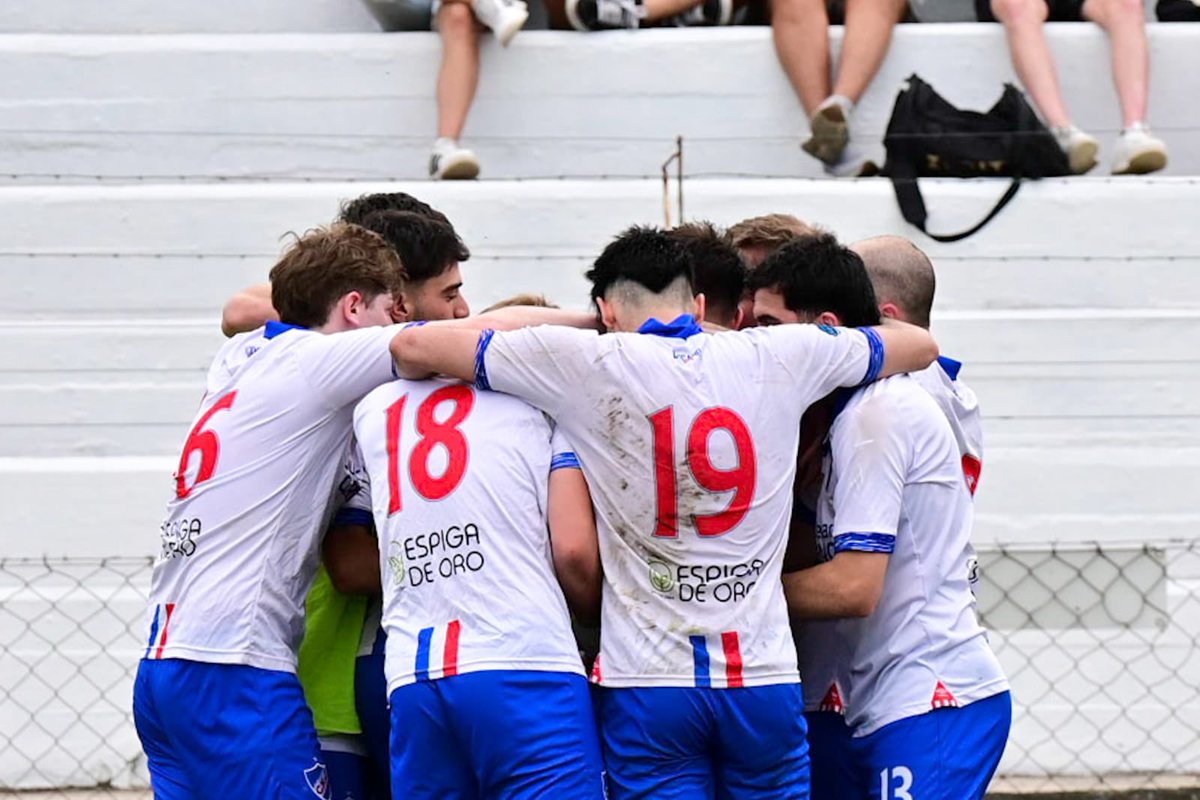 NacionalNH1910's tweet photo. #LigaMayor | Final de la primera final

@NacionalNH1910 1 La Granja 1

⚽️ @AckCab 

Próximo fin de semana la vuelta en Juan Lacaze. Quedan 90 y hay que jugarlo como sabemos. Todos juntos, vamo el bolso 🔵⚪️🔴

#ClubdeCampeones https://t.co/JOJvgQSIWe