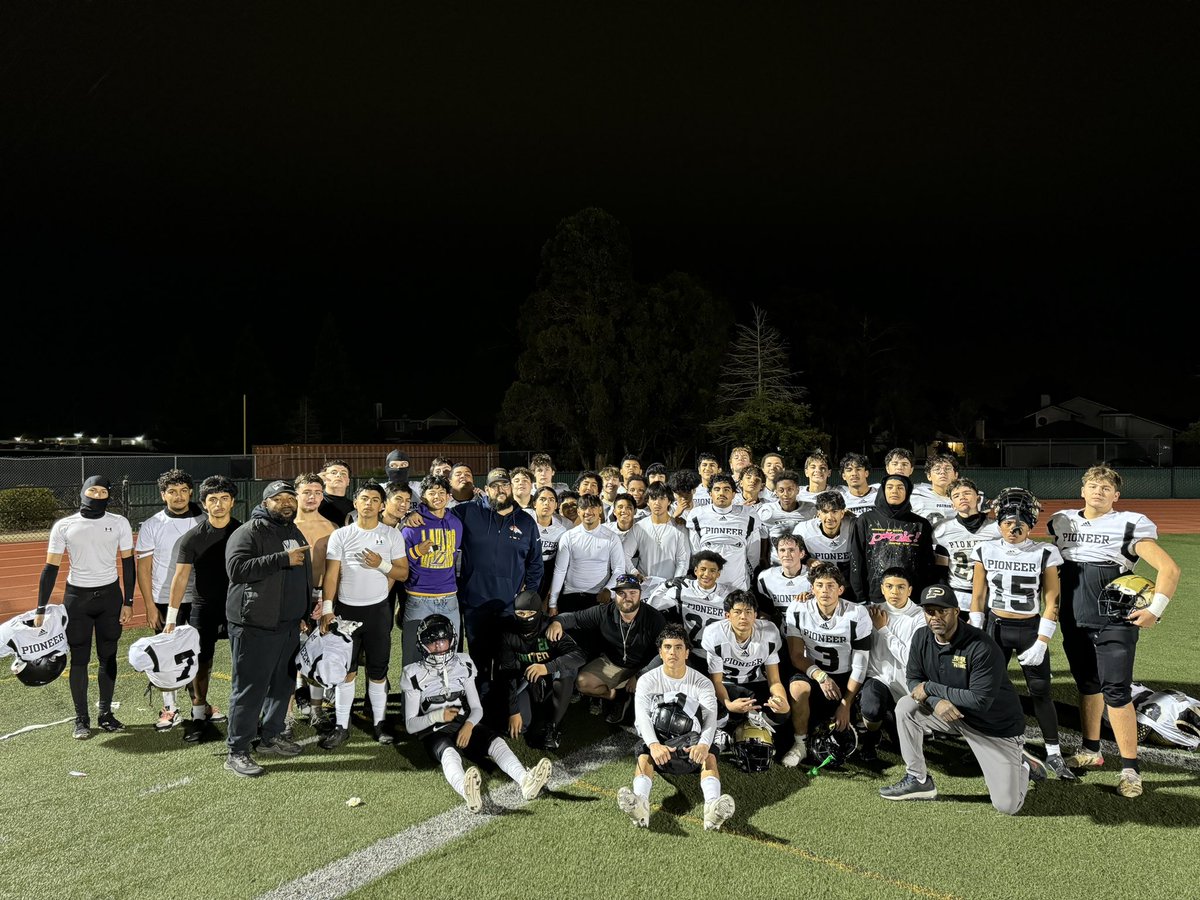 Just finished an awesome season as an assistant JV coach Woodland Pioneer High School.