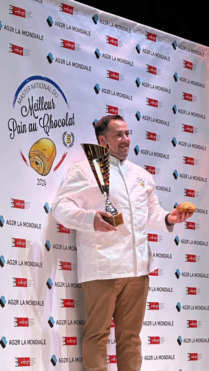 FabriceLmp_pro's tweet photo. 🥐✨ Un rêve devenu réalité ! Je suis honoré(e) de remporter le premier prix du Meilleur Pain au Chocolat de France 2024 ! Merci à tous ceux qui m'ont soutenu(e) dans cette aventure. Venez découvrir mon pain au chocolat primé et partager ce moment de gourmandise avec moi ! #MeilleurPainAuChocolat #Fierté #gourmandise @maisonpottier  #TeamPainAuChocolat