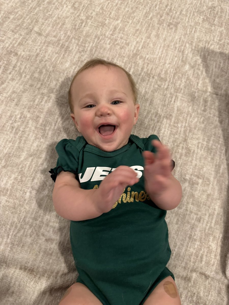 CoachRonan's tweet photo. Hey @nyjets PLEASE KEEP BABY POPPY HAPPY AND GET THAT WIN TODAY!!! https://t.co/jZAPZ1FSqD