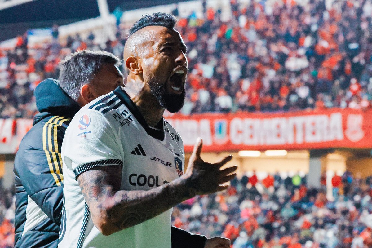 Es increíble como ciertos jugadores están destinados a la historia grande. Arturo Vidal volvió a Colo Colo con el objetivo de ser campeón: Hoy anotó el gol que le da la estrella 34. Apareció, una vez más, el más grande de la historia futbolistica de este país.
