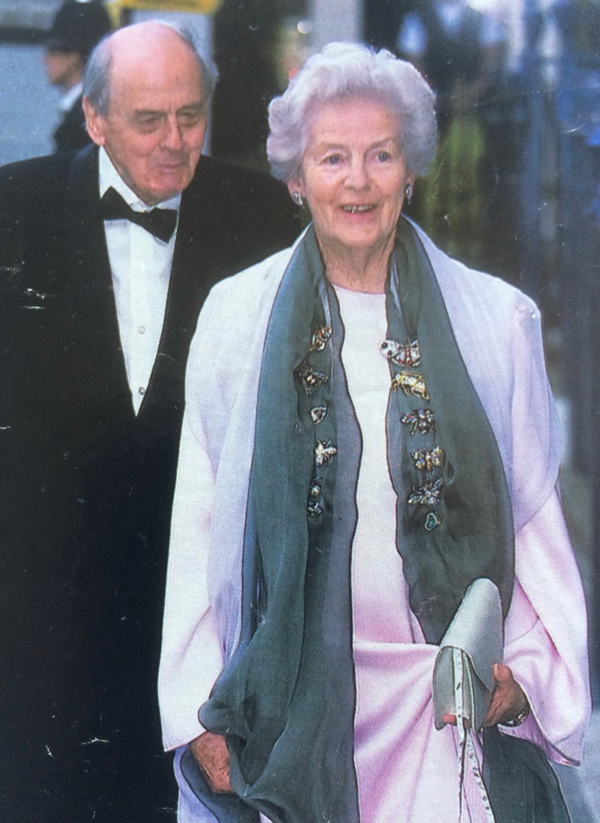 oybat's tweet image. Heading to the @TheArtsSociety_ Lincoln tonight to lecture for them on the life &amp;amp; times of Debo, Mitford, Duchess of Devonshire &amp;amp; (in her own words) 'house-wife' &amp;amp; about the impact she had on
@ChatsworthHouse &amp;amp; its visitor businesses with her husband Andrew over more than 50 yrs.