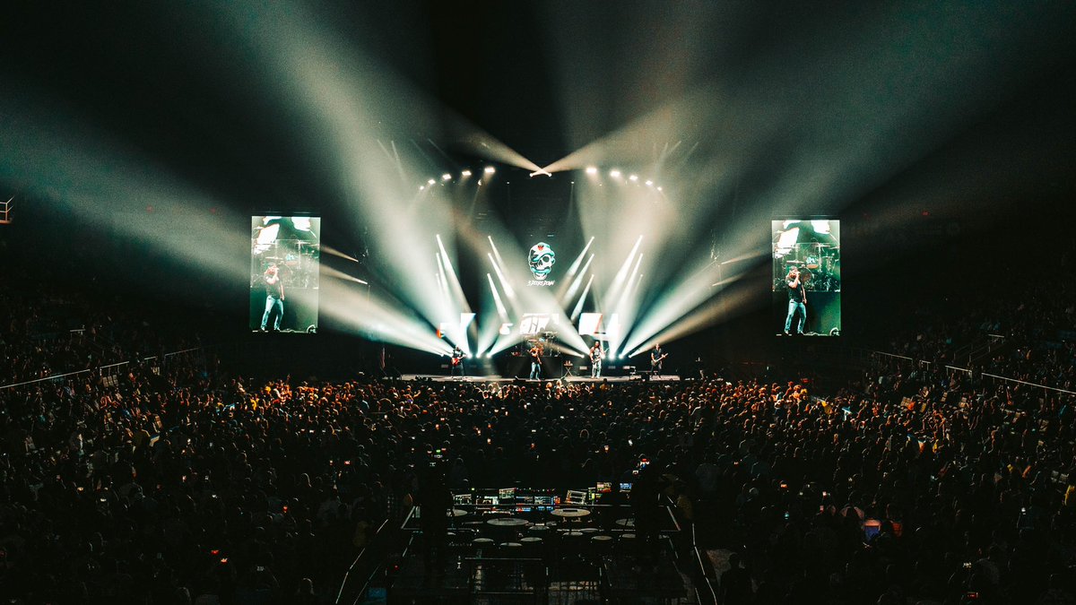 3doorsdown's tweet photo. Felt all the love in Biloxi last night! Always good to play for a hometown crowd. We love you! 🤘

📸: Hunter Wurzelbacher https://t.co/NSgRRSXPVj