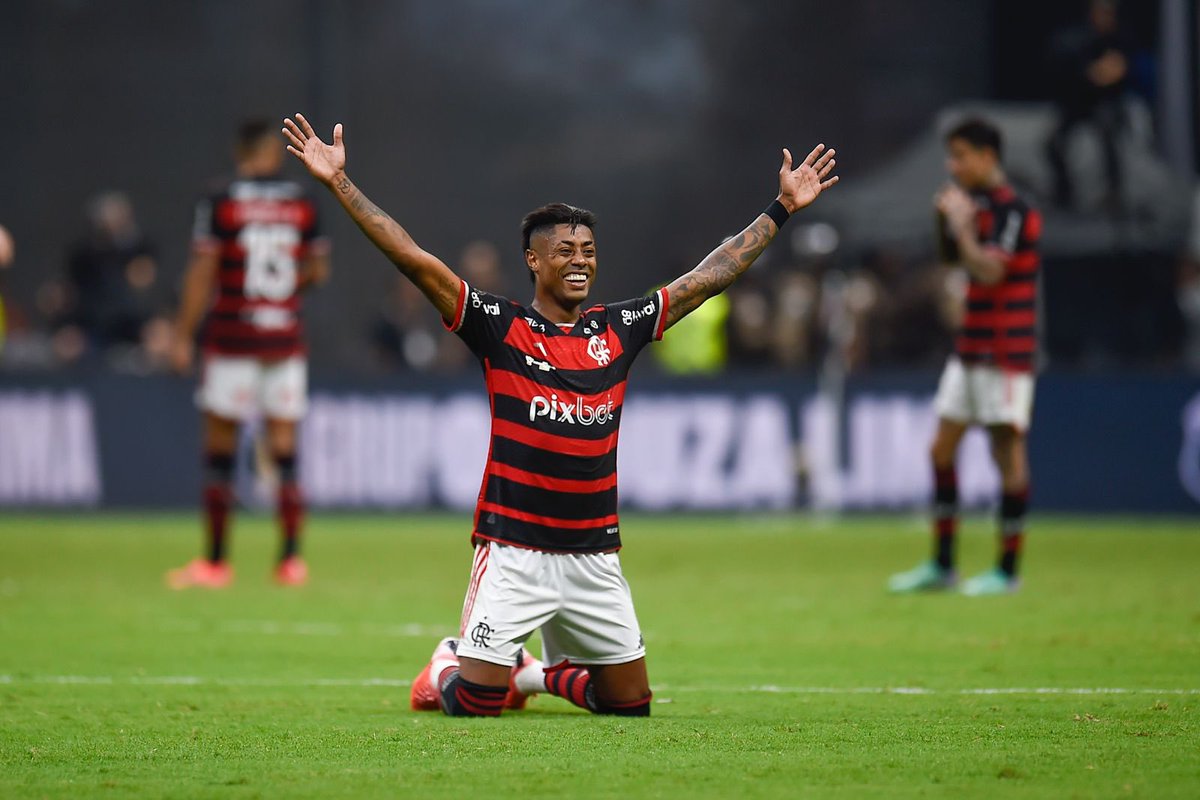 O Flamengo perde um título e vai buscar ele no ano seguinte, bizarro: 

🥈 → Brasileirão 2018  
🏆 → Brasileirão 2019
🥈 → Libertadores 2021
🏆 → Libertadores 2022
🥈 → Copa do Brasil 2023
🏆 → Copa do Brasil 2024