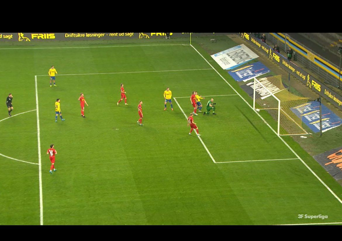 ulrik_p's tweet photo. @CasperRaavig Ifølge TV2 fløjter han her…. https://t.co/7neznyg4IK