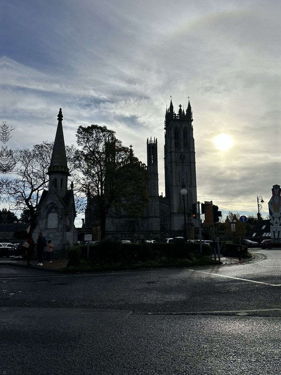 Beautiful Dún Dealgan/ Dundalk for a gorgeous evening in <a href="/SpiritStore/">Spirit Store</a> with <a href="/WHGuitarClub/">The White Horse Guitar Club</a>