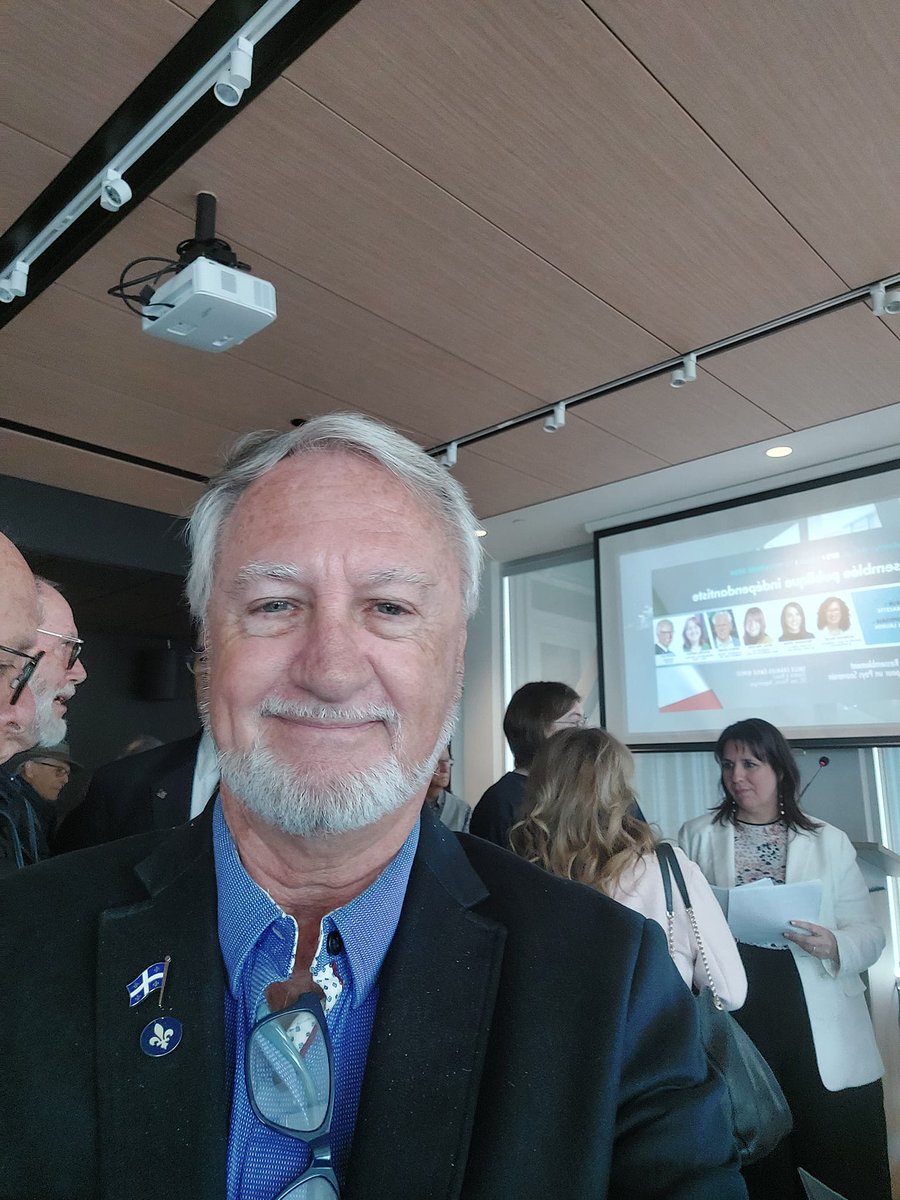 Justice pour le Québec était présent. 
Il y avait lieu aujourd'hui un rassemblement souverainiste à Repentigny du Parti Québécois et du Bloc.
Sur l'invitation du RPS ( Rassemblement pour un Pays Souverain) Salle comble.