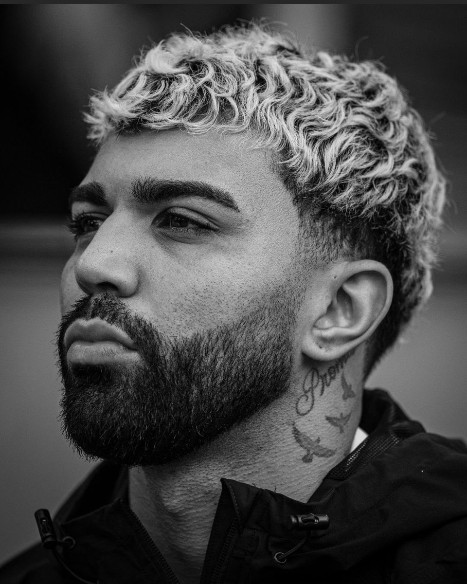 O mais bizarro? Gabigol FUDEU com o presidente do Flamengo em pleno horário nobre 

Impossível esses dirigentes seguirem na frente do clube carioca em 2025, o cara vai embora com títulos e derrubando o alto escalão do clube

Essa torcida tem que idolatrar esse cara.