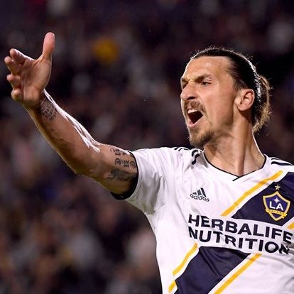 OliverPaniaguaa's tweet photo. 🚨❗🗣 Ibrahimovic sobre Messi en la MLS: "🗣Es tan fácil como beber agua marcar goles en MLS. Si Messi piensa que es el mejor jugador del mundo, entonces debería marcar al menos 7 goles en cada partido porque está jugando contra empleados de McDonald y Burguer King". 👊🤣 https://t.co/mBXa8kVkpW