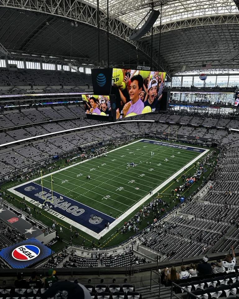 Winholt's tweet image. TOUCHDOWN!! 🏈 Winholt at the Dallas Cowboys game today against the Eagles for Winiversity! Who are you rooting for? 

#WinholtEquipment #WinholtWiniversity #DallasCowboys #PhiladelphiaEagles #SundayNightFootball #CowboysVSEagles #Touchdown #LetsGoCowboys