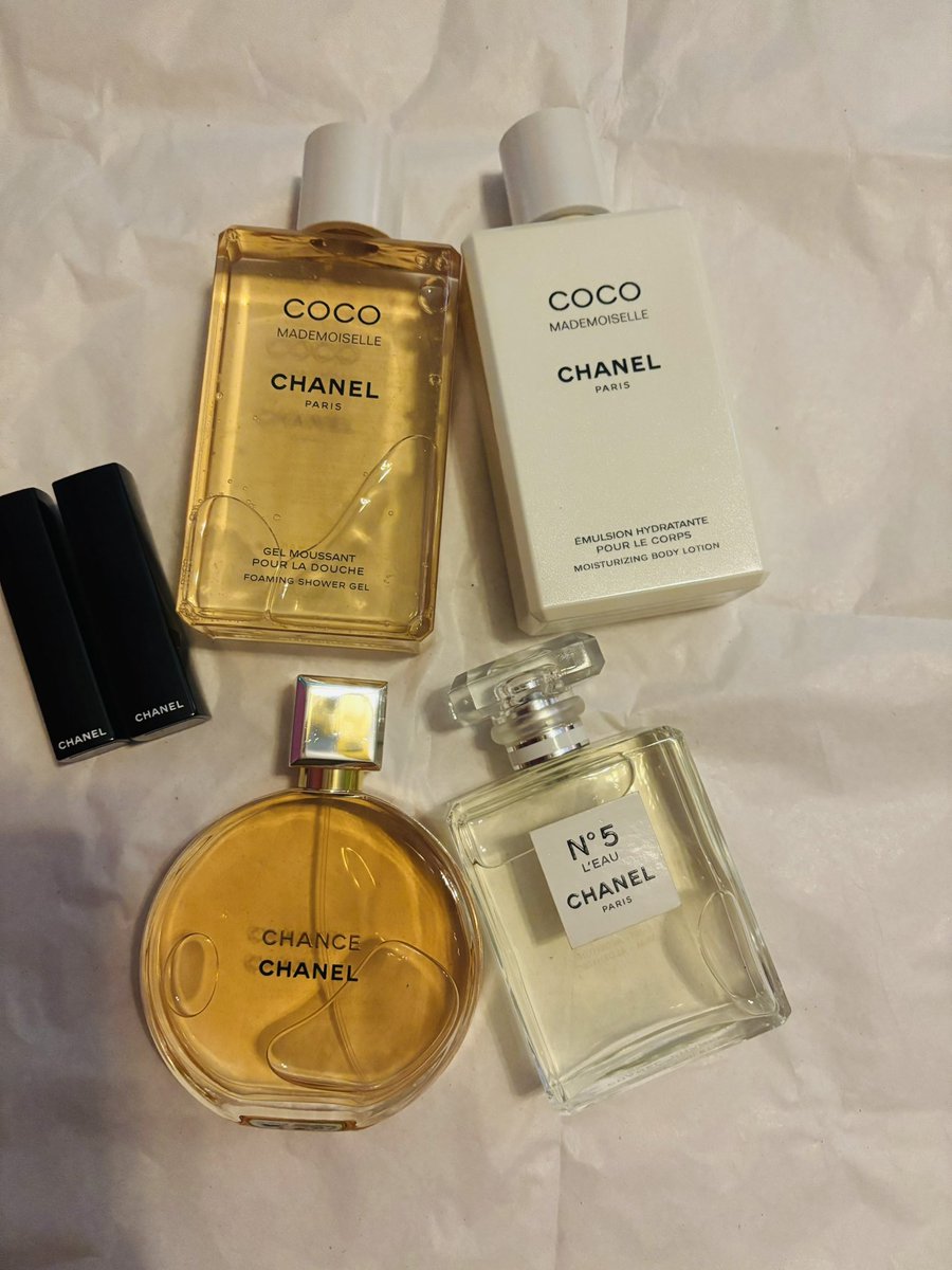 QueenBlz's tweet photo. Chanel kinda girl ✨💕 https://t.co/K47YjTBkat