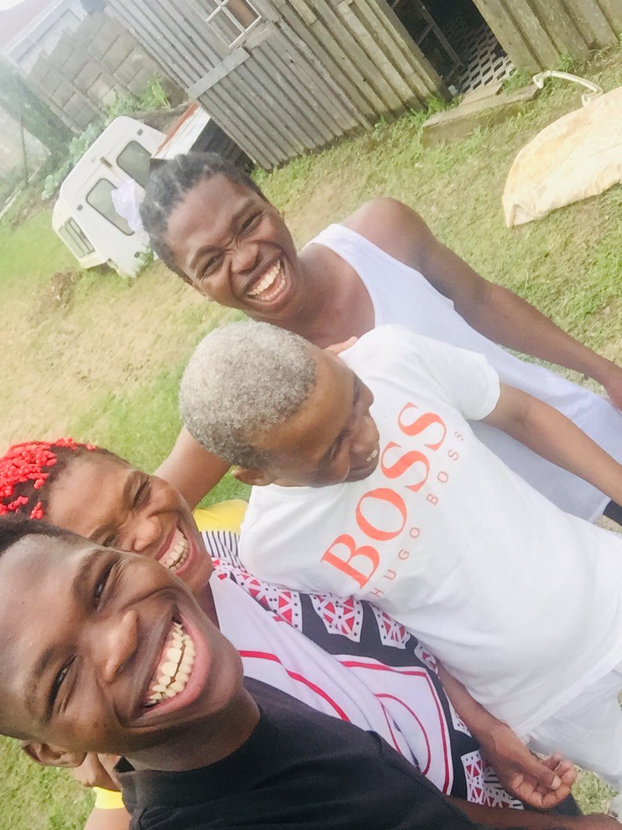 Alexander4tress's tweet photo. Mom, Big Bro and my uncle😂🌍❤️🫂 https://t.co/mTQnTcV6Ze