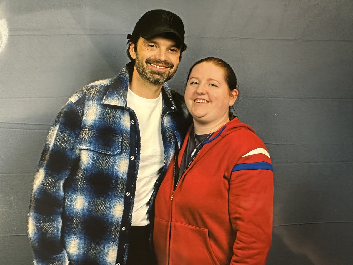 robyn2603's tweet photo. Such an amazing weekend getting to meet Sebastian Stan and being at his panel 💛 @comconliverpool https://t.co/duZKYUT0rn