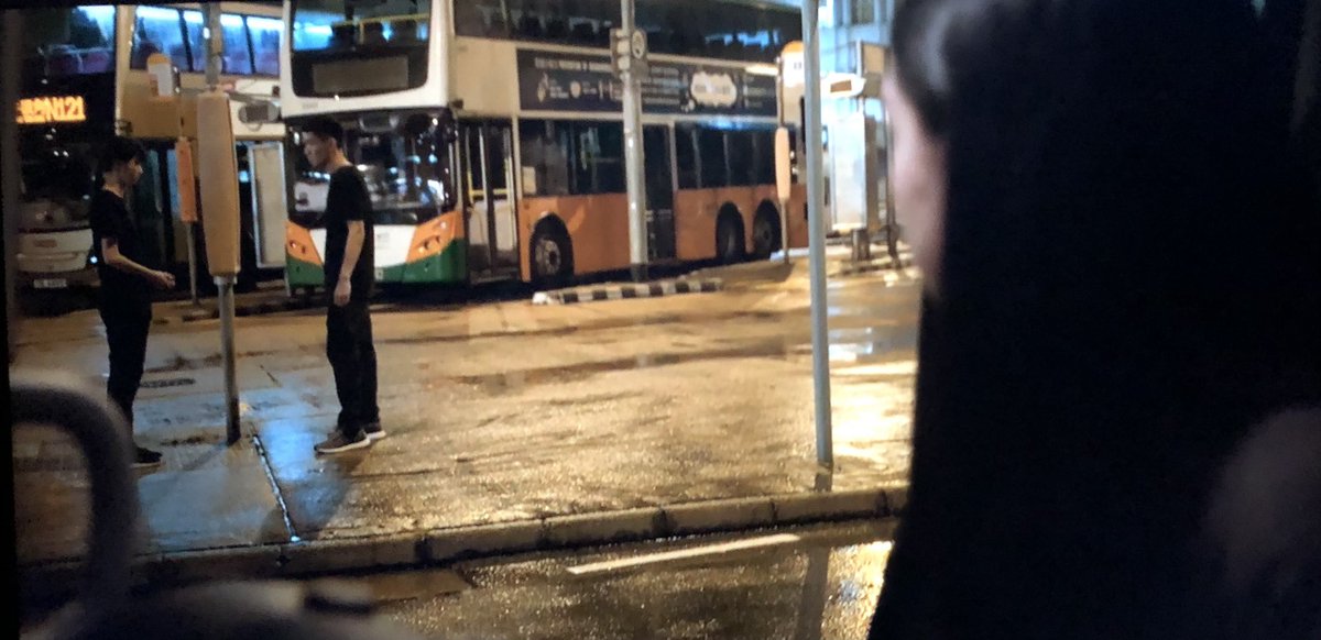 ninkimoninariti's tweet photo. 本物のデモの様子をゲリラ撮影したリアルな映像と、デモに参加する者側のフィクションをおり混ぜたセミドキュメンタリータッチの作品。
表現の規制がますます厳しくなりつつある現状に甘んじる事なく極秘で制作された本作は勿論香港では上映禁止処分に。↓ https://t.co/mwYYnfhZPZ