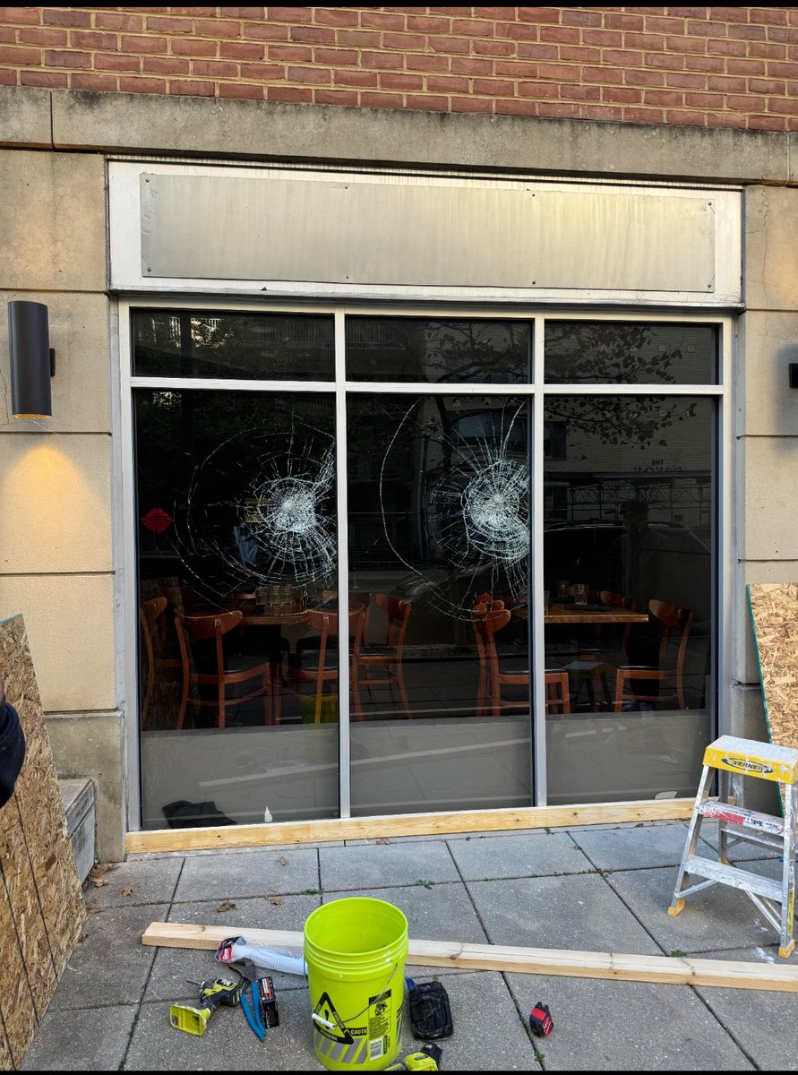 RitchieTorres's tweet image. An attack on the only kosher restaurant in DC on the eve of Kristallnacht is designed to terrorize Jews.  It is a sign of how emboldened the forces of antisemitism have become in the aftermath of October 7th. 

Words have consequences. Hate hardens into violence.  Those who…