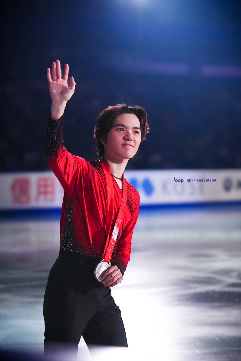 InTheLoPodcast's tweet photo. Special presentation of the team event silver medalists from the Beijing Olympics during the #NHKTrophy gala 🥹👏 https://t.co/t3oLOiGJD0