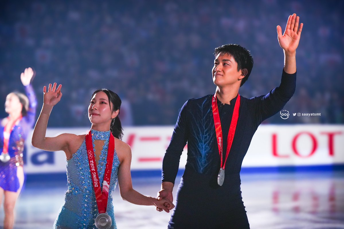 InTheLoPodcast's tweet photo. Special presentation of the team event silver medalists from the Beijing Olympics during the #NHKTrophy gala 🥹👏 https://t.co/t3oLOiGJD0