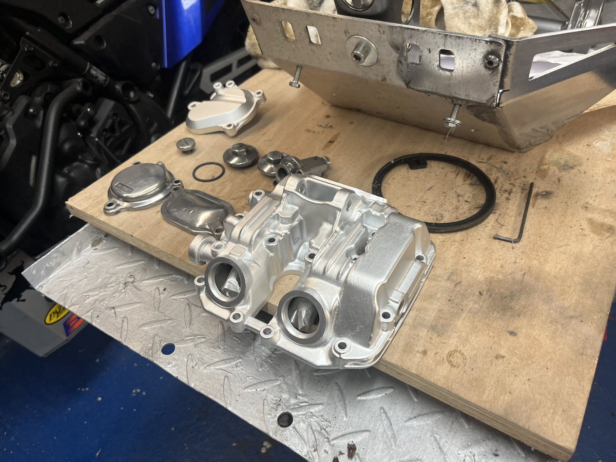 michaeljkemp's tweet photo. #Yamaha TT600 #Begada rebuild underway for #2025Sandrsiders in #Morocco. A bit to go but the excitement is building. https://t.co/nJ4cGMWYtc