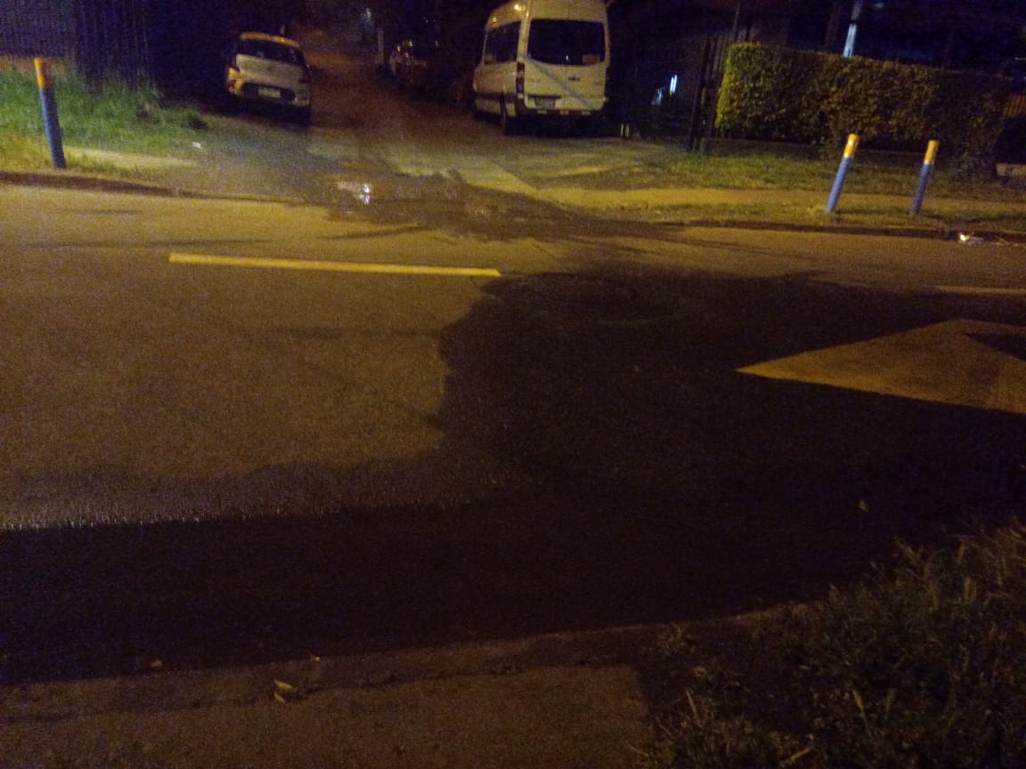 TndX's tweet photo. Estimados @aguasaraucania 

Ya van varios días con una cámara de aguas servidas rebalsada frente a mi casa; les he enviado requerimientos vía su sitio web y no hay solución.

El problema de fondo es que tienen que hacer un arreglo grande, no simplemente destapar.

Cliente 739689 https://t.co/iniIvowLDa