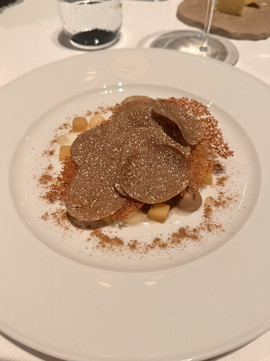 doctalons's tweet photo. Dîner 100% végétarien à Tonbach: restaurant de l’hôtel Traube ☺️. Des saveurs dingues! https://t.co/6ZTKrf5IJq