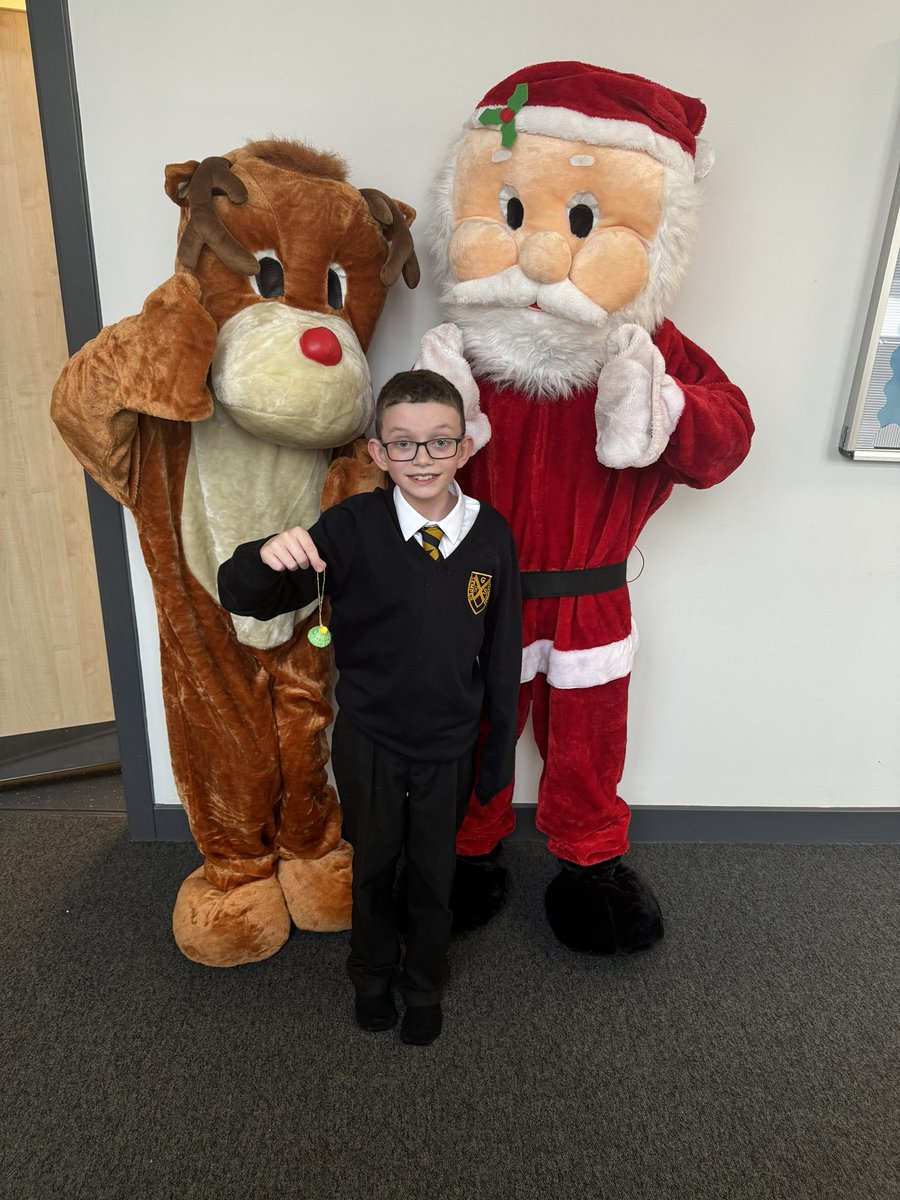 Santa &amp; Rudolph popped into The Harbour on Friday when promoting the <a href="/GrangemouthHS/">Grangemouth HS</a> Christmas Fayre 🎅🏼

Our elves having been working hard to create lots of Christmas crafts over the last few weeks🎁

Join us on Saturday between 10am &amp; 1pm 🎄

<a href="/GHScaptains24/">GHS Captains</a> <a href="/GHS_ASN_Faculty/">GHS ASN Faculty</a>