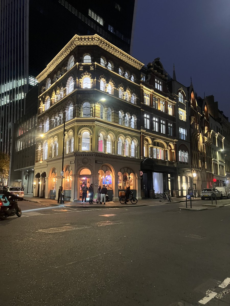 handlepradeep's tweet photo. #London https://t.co/DqVFavXuJT