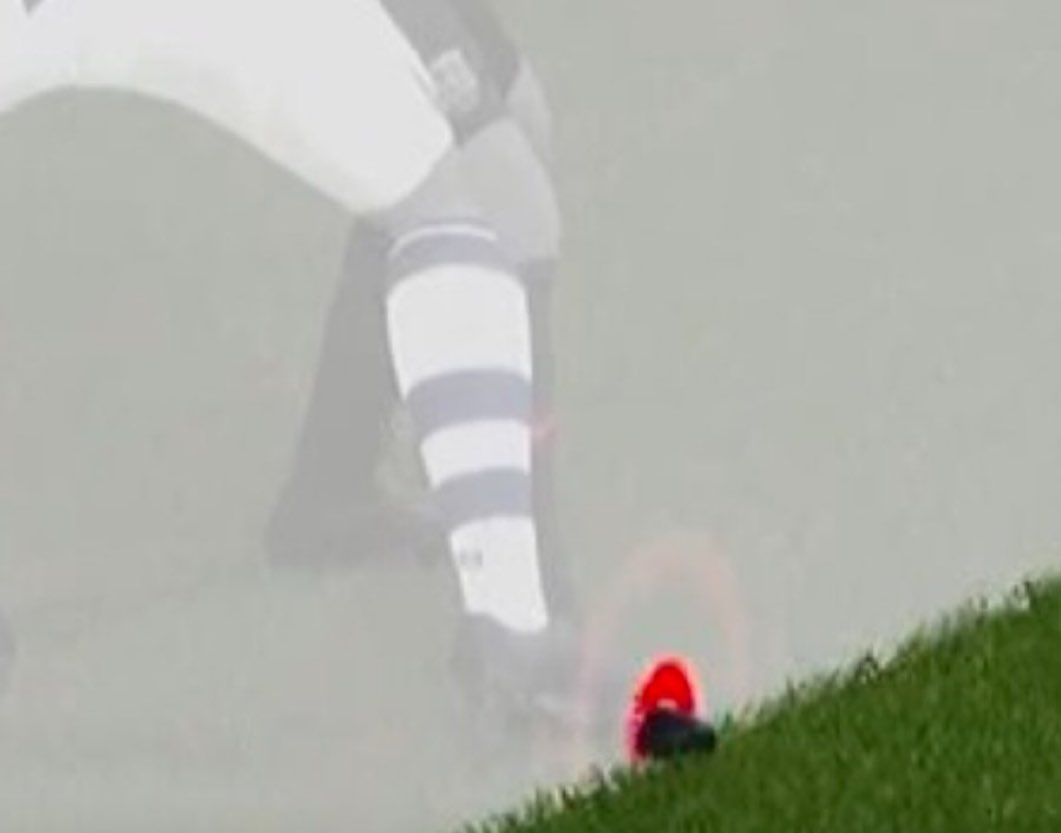 Ese pie no es de Lewandowski. Hizo falta que nos robaran un gol para frenar la racha ganadora de este equipo.

Robo arbitral, tradición atemporal.