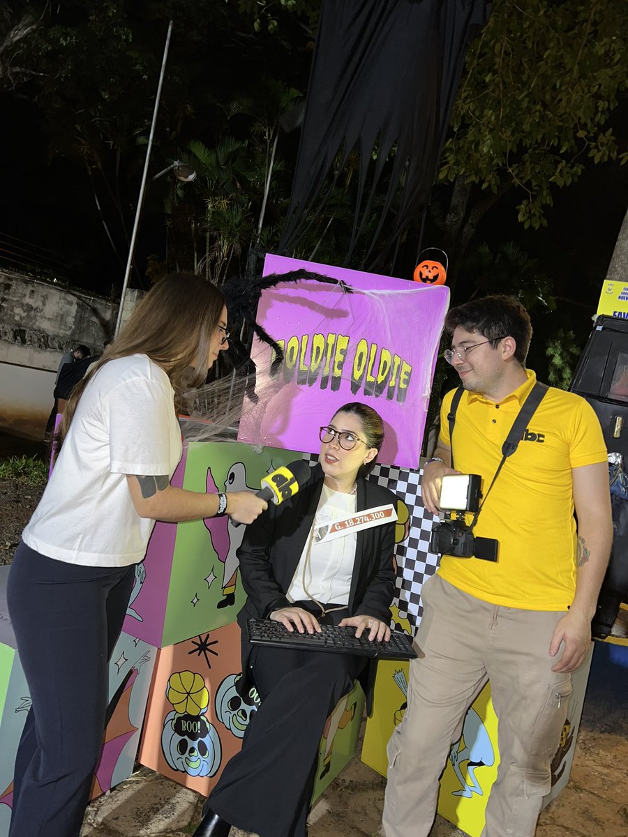 <a href="/laGoldieOldie/">Goldie Oldie</a> 🟡🟡 nepobusters 🟡🟡