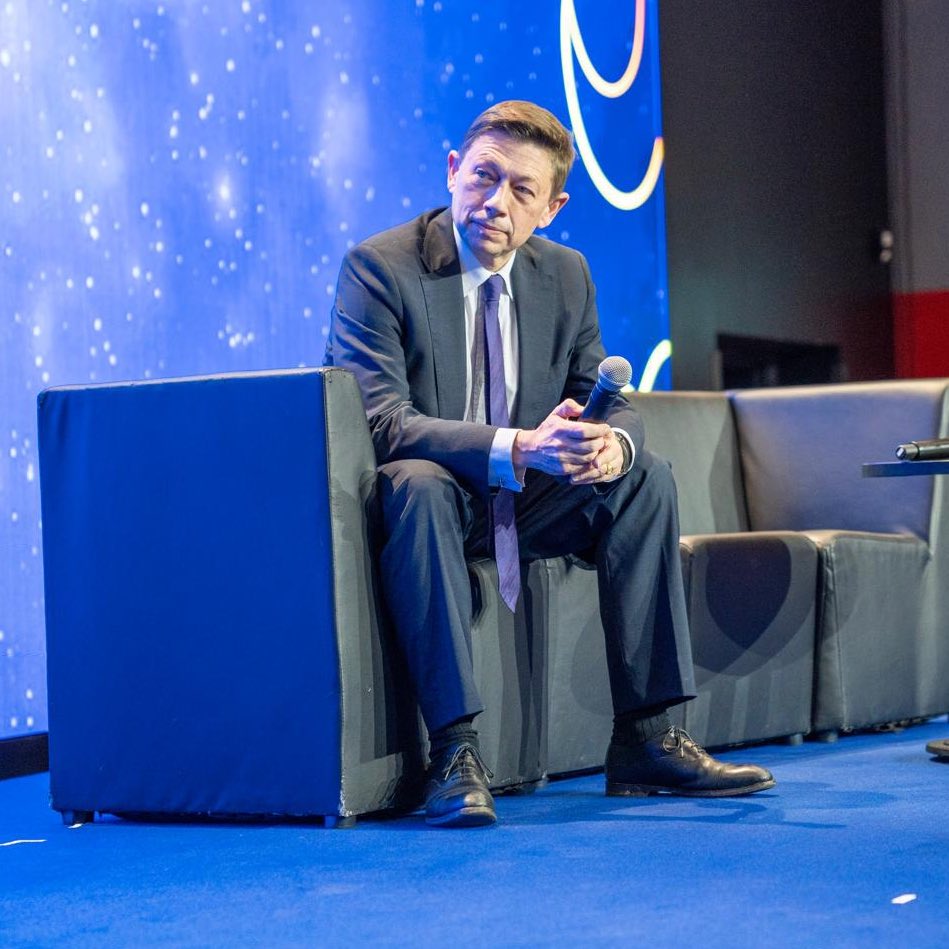 Conférence de clôture des <a href="/Rencontres_AV/">Les Rencontres de l'Avenir</a> avec <a href="/nbouzou/">Nicolas Bouzou</a> sur les enjeux pour nos forces et pour la Nation des nouveaux champs de conflictualité. Des échanges de qualité !