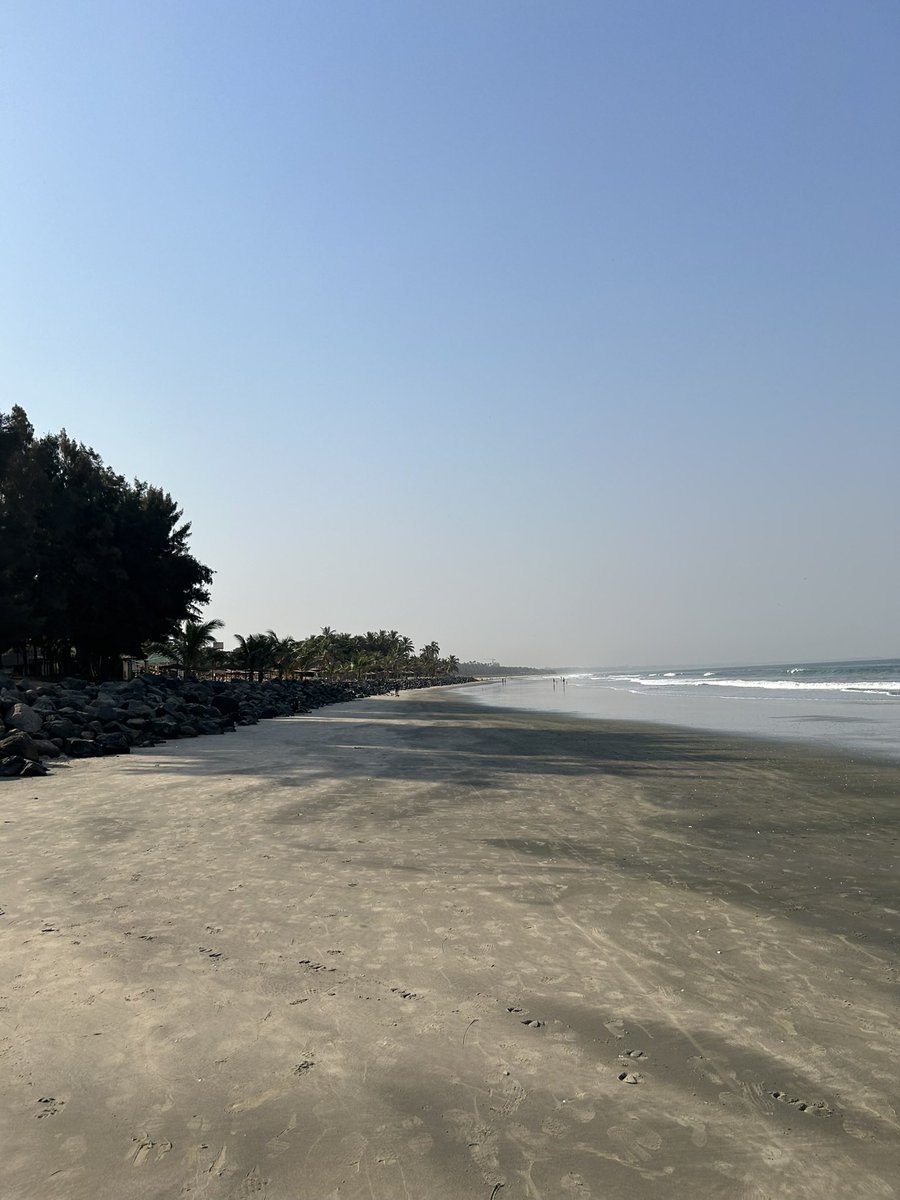 IdaCeesay5's tweet photo. Today I walked 14KM from Brufut heights to fajara on this beautiful and serene beach. Bravo to the @MoTCGambia for cleaning up our beach! 🙌🏾🌅💪🏾🚶🏾‍♀️ https://t.co/wUeWemrZs1