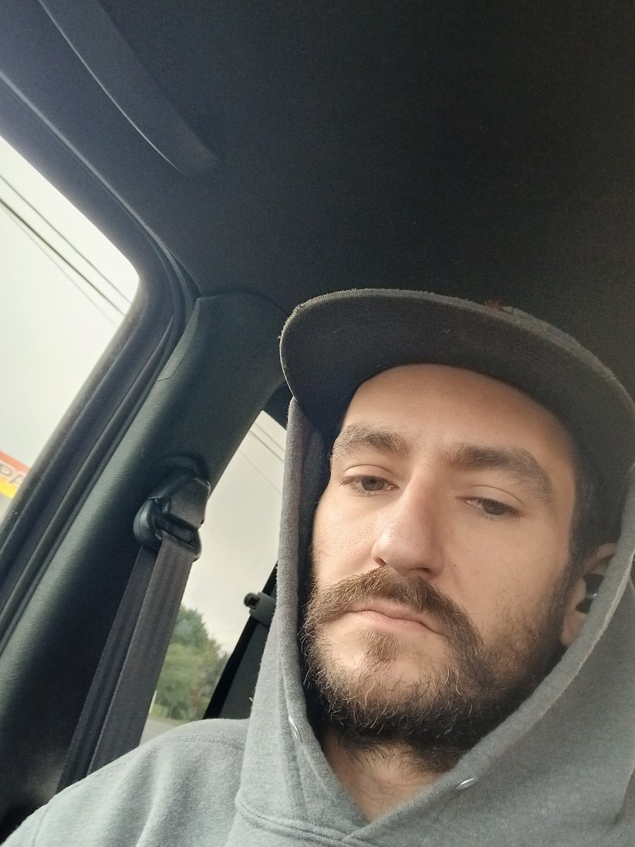 parson29587's tweet photo. Single bored any ladies wanna come threw https://t.co/7hMcgKTuFA