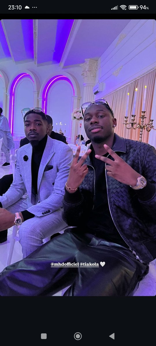 FcTiakola's tweet photo. Tiakola était présent au mariage de son manager Tyson.

MHD, Ronisia, Bné, HK et Zepeck étaient présents également.

Félicitations à Tyson 😘😘🥰🥰 https://t.co/tqyQlnnu2D