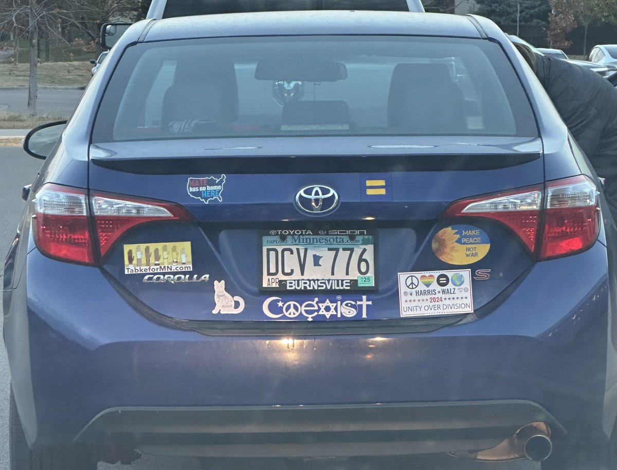 VitKrejci_27's tweet photo. Was just minding my own business and came across this jackass. #backdownbrad #autismawareness https://t.co/RlYp4GNAaC