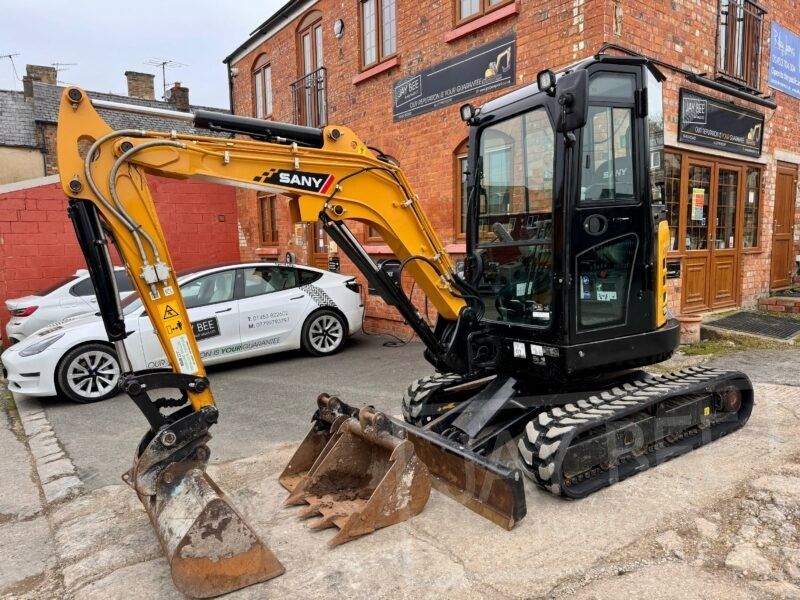 JayBeePlant's tweet photo. JUST LANDED ➡️  2022 Sany SY26U with hydraulic quick hitch &amp; 3 buckets, piped for rotation, zero tail swing, radio.

A very tidy machine, great spec and nice to operate.

Hours: 939

Stock No: 6209

Price: £18,497 + VAT

https://t.co/bGVKd2GX7c https://t.co/GwXLCrOnUN