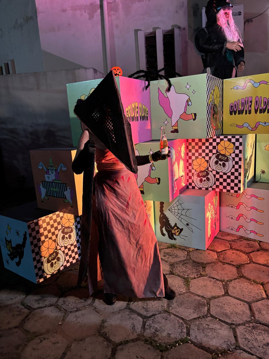 guabiarias's tweet photo. @laGoldieOldie Pyramid head lo dio todo😍🤭 https://t.co/drFmS8UNbl