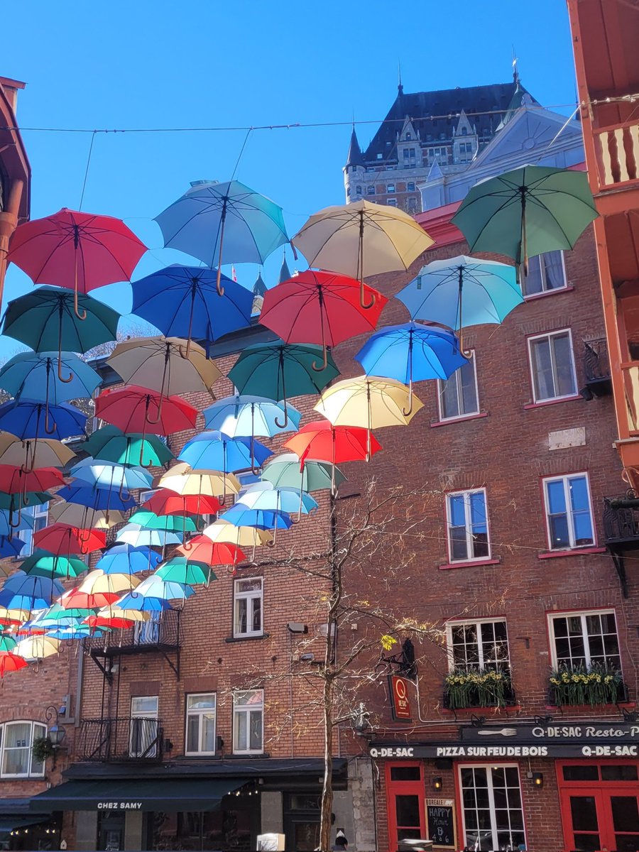 LangloisSylvai8's tweet photo. Je ne comprends pas tant de parapluies,pourtant c'était ensoleillé aujourd'hui 😉
#escapadeQuebec https://t.co/KuORFS4cjx