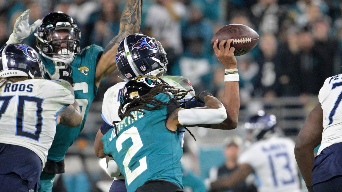 AustinHuff's tweet photo. titans have literally never had this call go their way https://t.co/ulgFOdHJg2