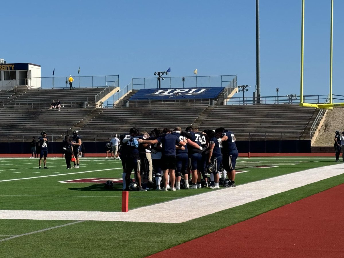 EasonJaxon's tweet photo. Enjoyed my visit to @HPUFootball and meeting everyone @CoachHuey @CoachRCollins @CoachBachtelHPU @CoachGainesRec @CS_Fball @TheCoachBeatty https://t.co/91fWP6BrrD