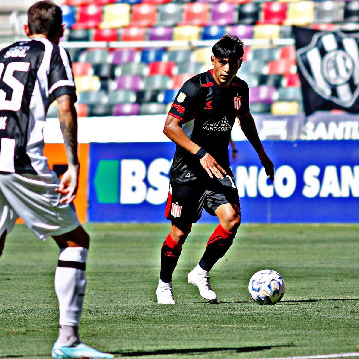 FutbolPyo_'s tweet photo. 𝗦𝗮𝗻𝘁𝗶𝗮𝗴𝗼 𝗔𝗿𝘇𝗮𝗺𝗲𝗻𝗱𝗶𝗮 vs C. Córdoba en 🇦🇷: 
⭐️ 1ro en Despejes (5) 
⭐️ 1ro en Entradas (4) 
⭐️ 1ro en Recuperaciones (8) 
⭐️ 1ro en Duelos Terrestres (5/9) 
⭐️ 1ro en Duelos Aéreos (2/4) https://t.co/ntVkSxRe34