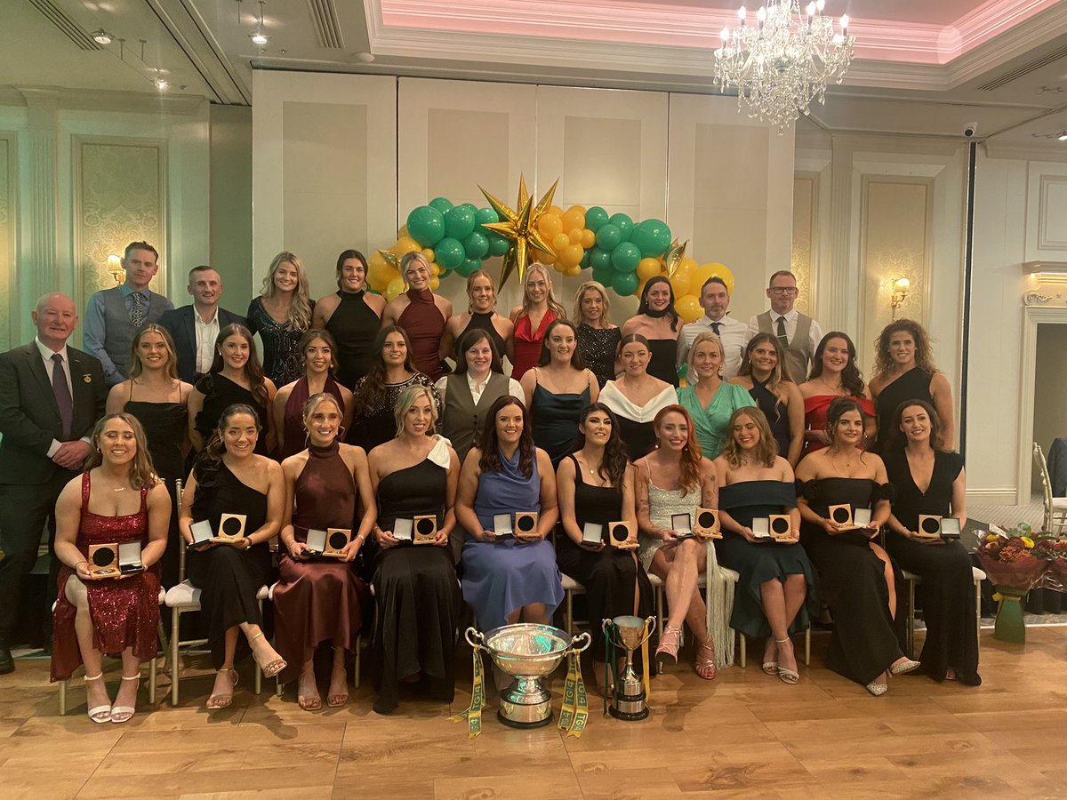 LeitrimLGFA's tweet photo. What a celebration we had to culminate our year of football💚💛 
We were honoured to have An Seanchaí Leo Early - All Ireland Champion… scéalaíochta faoi 12!! As Chontae Liatroma
He recited a gr8 poem sent to us just b4 the All Ireland final by John McPartlin 💚💛
#LeitrimLadies https://t.co/UdrXeDEAHz
