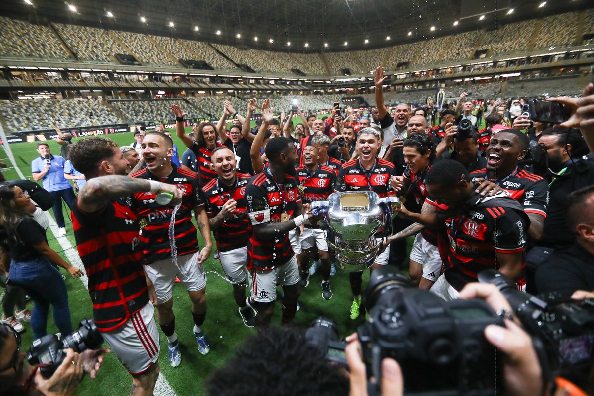 Flamengo's tweet photo. PENTA! 

📸 Gilvan de Souza / CRF https://t.co/GyRMJM8Xb0